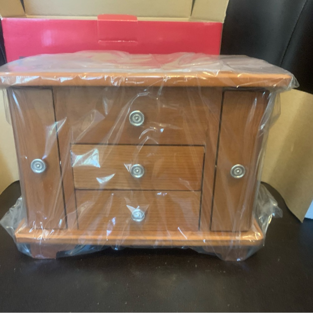 Jewelry box